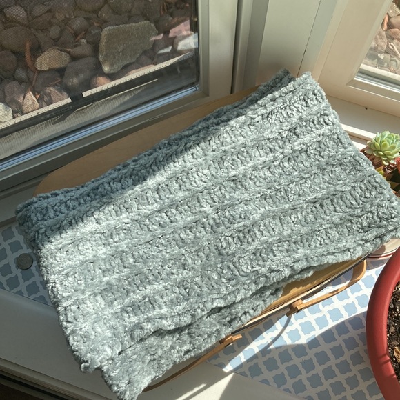 Gray Acrylic Infinity Scarf - Picture 4 of 5